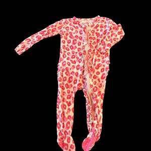 Posh Peanut Delaney Pink Leopard Ruffled Zippered One Piece Footie 6-9 Months